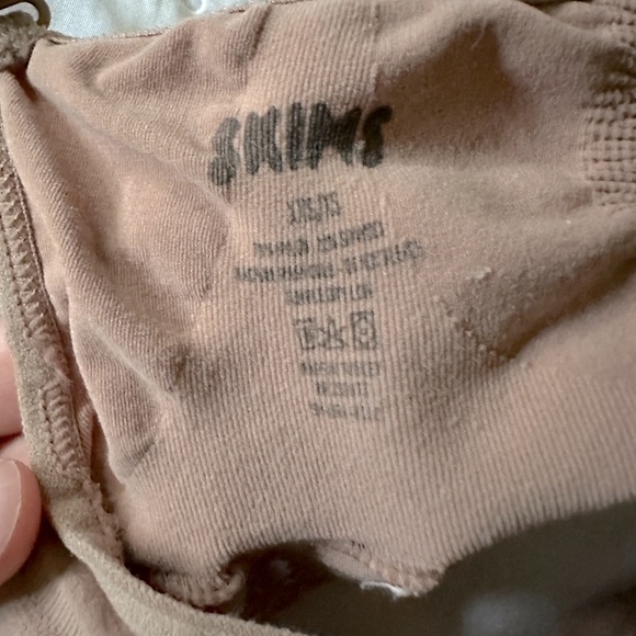 Skims - Picture 3 of 3